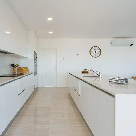 Axess With Panoramic Ocean View *