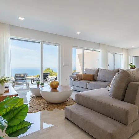 Axess With Panoramic Ocean View